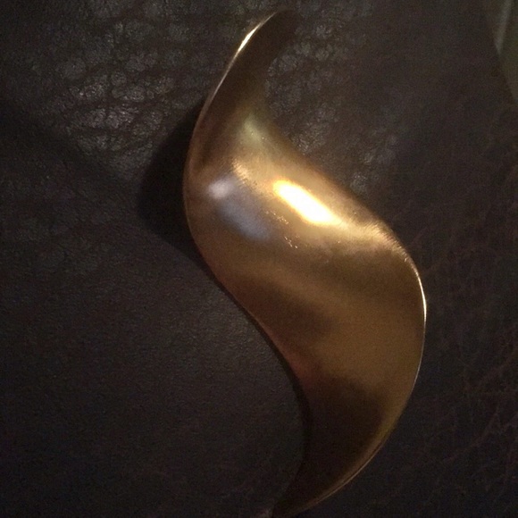 Gold Pin - Picture 2 of 7